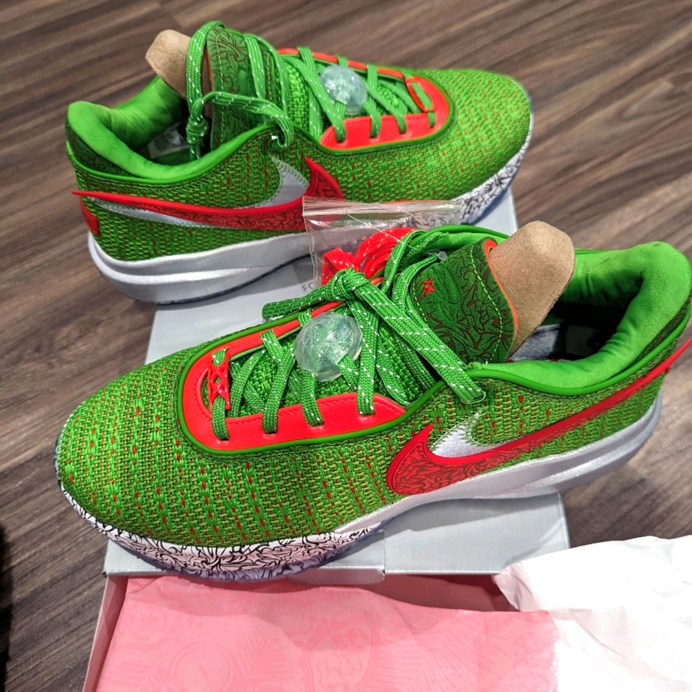 New never worn Nike Lebron XX green apple sx 12